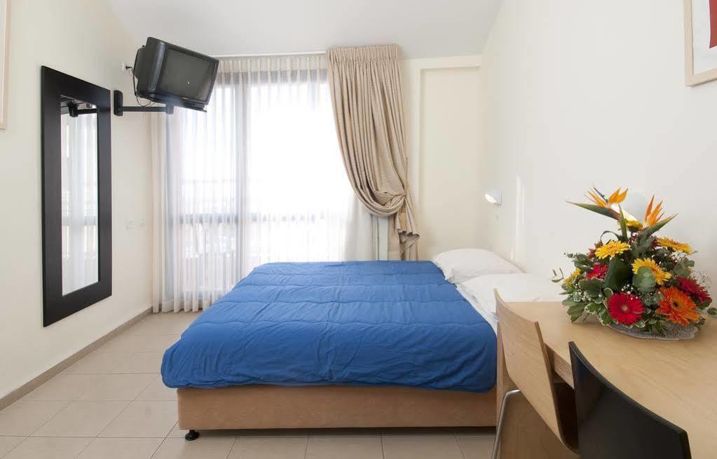 Hi - Shlomi Hostel Shelomi Bagian luar foto